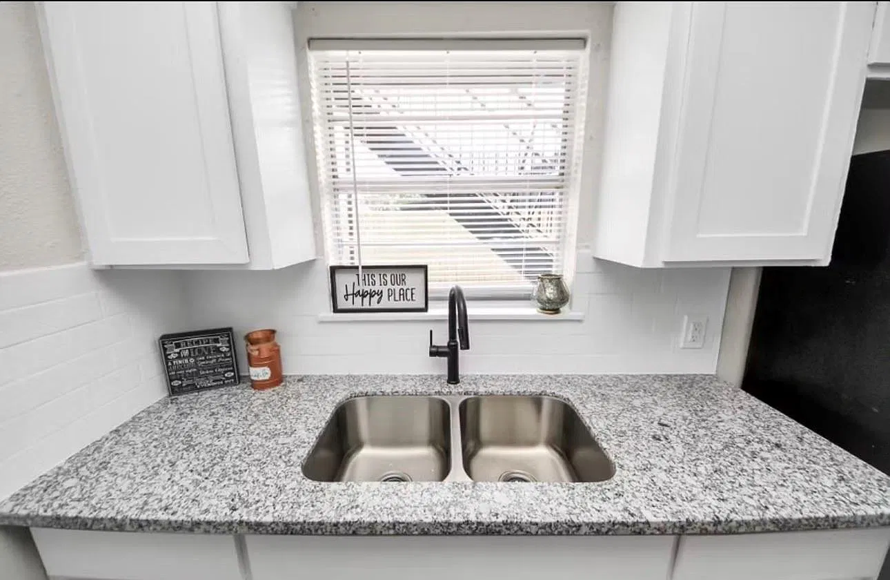 2 bed, 1.0 bath, 9900 sqft, $1,200 — Photo 4