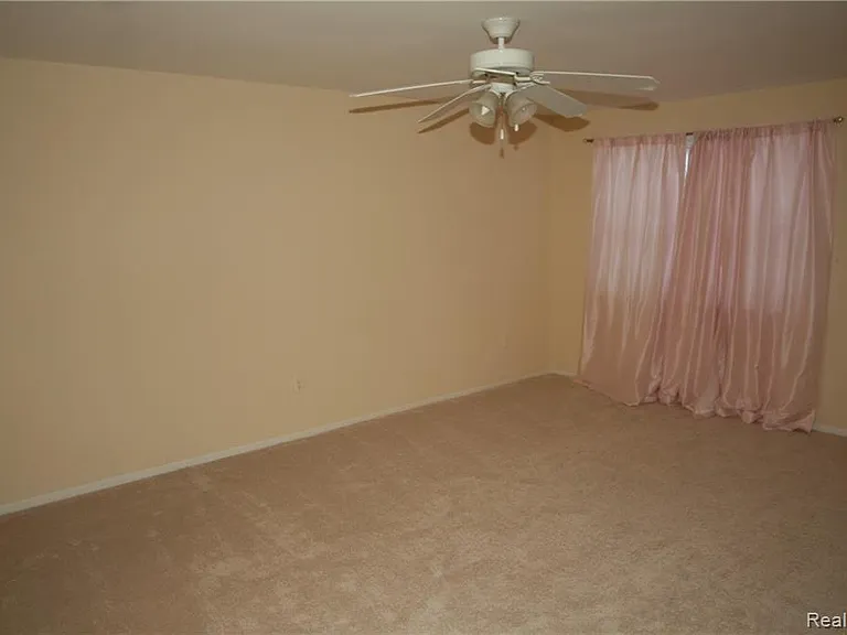 20871 Glen Haven Cir W — Photo 24
