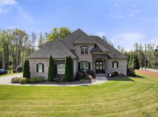 6641 Linville Ridge Dr, Oak Ridge, NC 27310