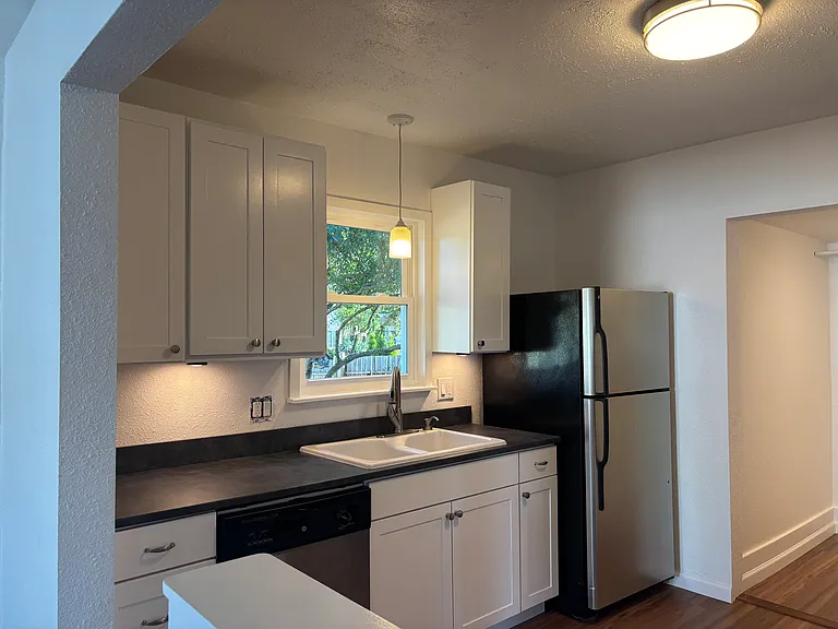 1725 S 35th St — Photo 3