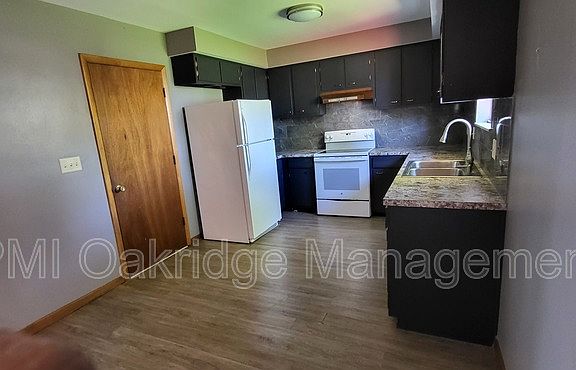 4th image of 425 Heather St