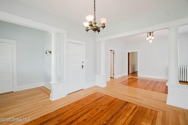 4th image of 44 Younglove Avenue