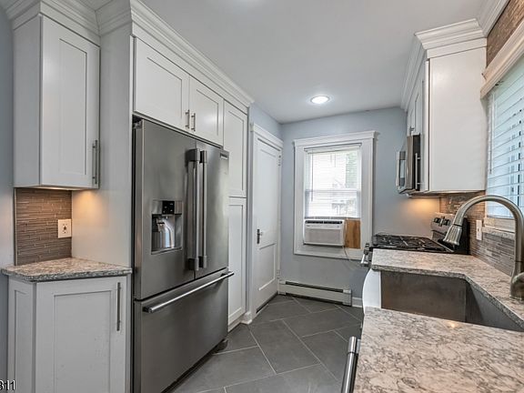 3rd image of 122 Garside Avenue