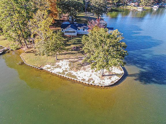 2nd image of 115 Buckhorn Cir
