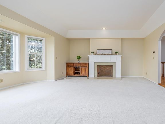 4th image of 151 Hillview Dr