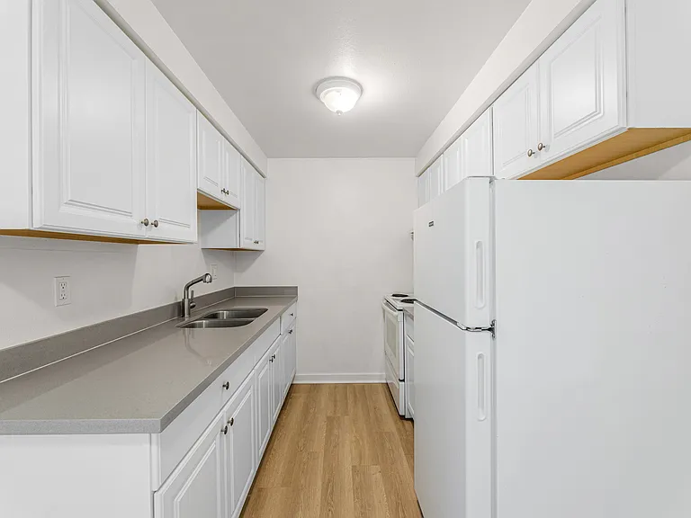 511 Avenue D #B — Photo 11