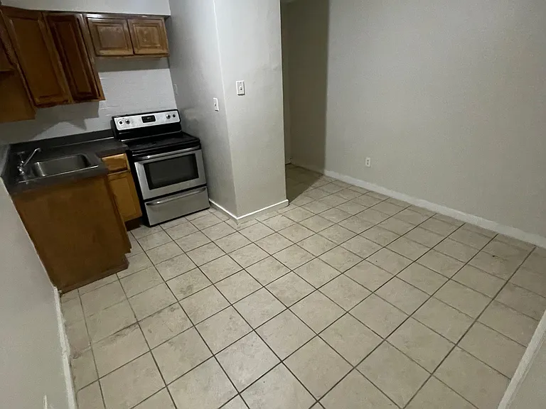 291 Wainwright St #B — Photo 2