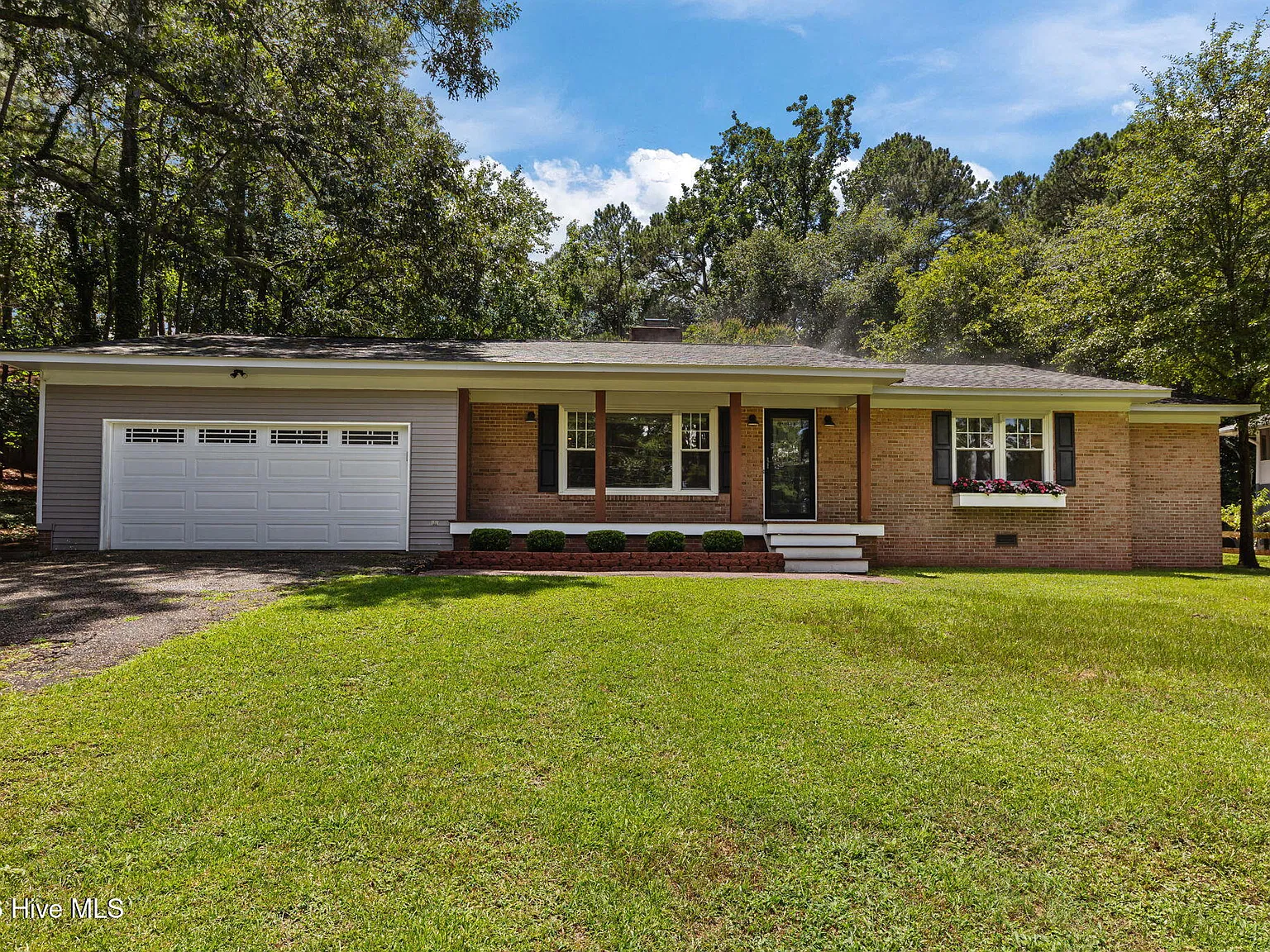 3 bed, 2.0 bath, 2000 sqft, $2,200 — Photo 1