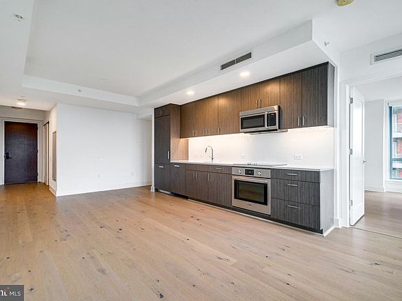 3rd image of 1211 Van St SE APT 806