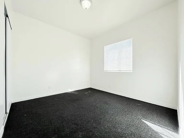 8251 S San Pedro St #4 — Photo 8