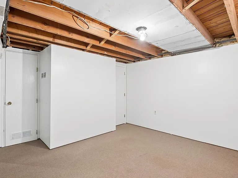 3512 S Division St — Photo 23