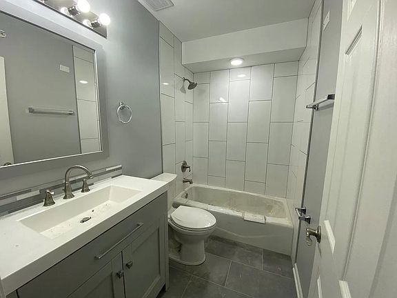 4th image of 308 S Lodge Ln