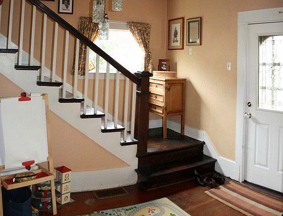 5th image of 208 6th Ave NW