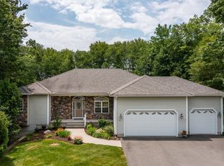 22 Helen Dr, Southampton, MA 01073