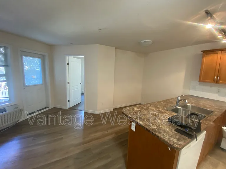 598 Sutherland Ave #203 — Photo 3