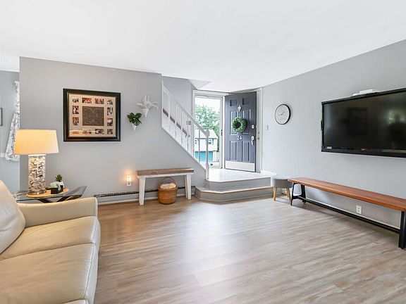 5th image of 24 Knollwood Dr