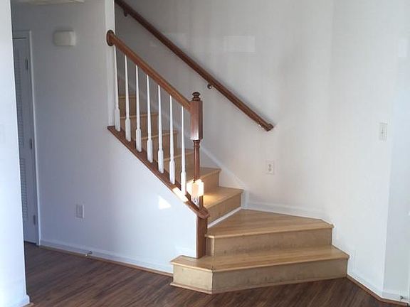 3rd image of 104 Villa Cir #104