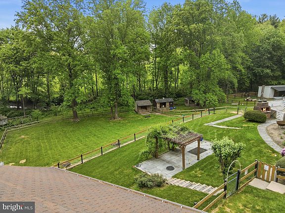 3rd image of 26135 Viewland Dr