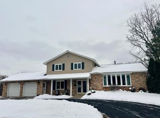 3650 Knoll Ridge Dr, Eagan, MN 55122