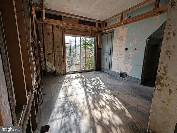 3rd image of 516 Shriver Ave