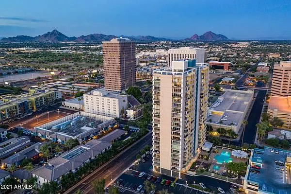 1 bed, 852 sqft, $2,300 — Photo 3