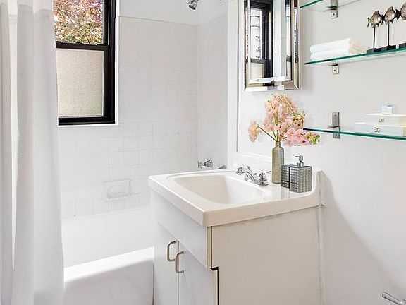 4th image of 60 9th Ave APT 218