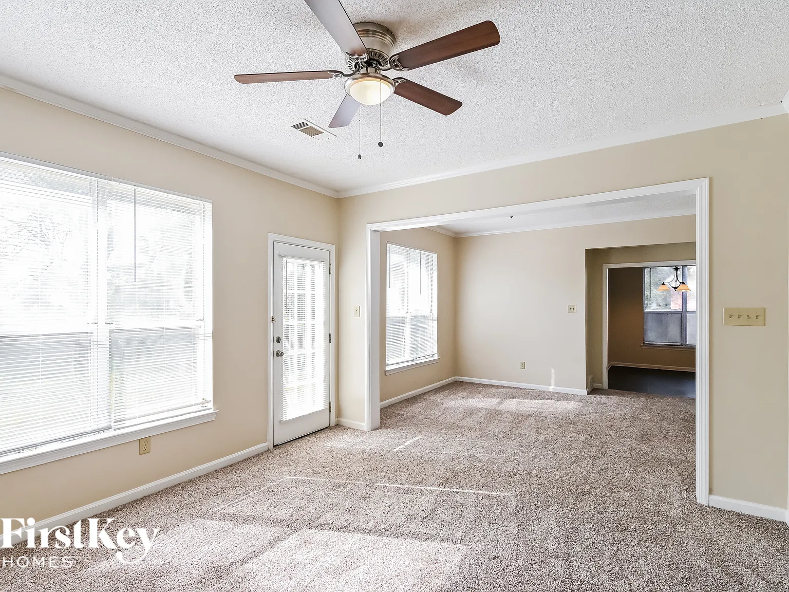 3 bed, 2.5 bath, 1827 sqft, $1,925 — Photo 4