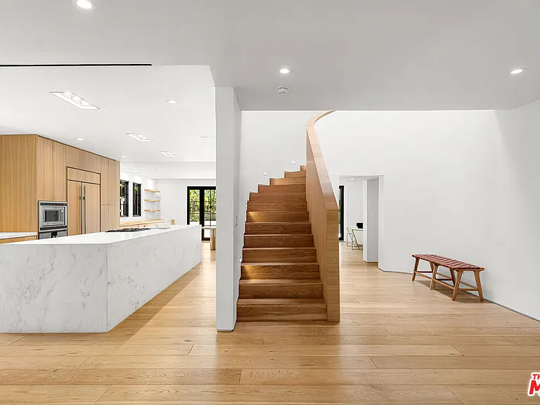 1001 Hanover Dr — Photo 10
