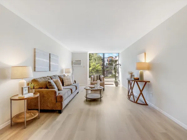 4530 Park Commons Dr APT 211, Saint Louis Park, MN 55416