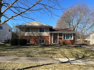 915 Bird Song Dr, Milford, MI 48381