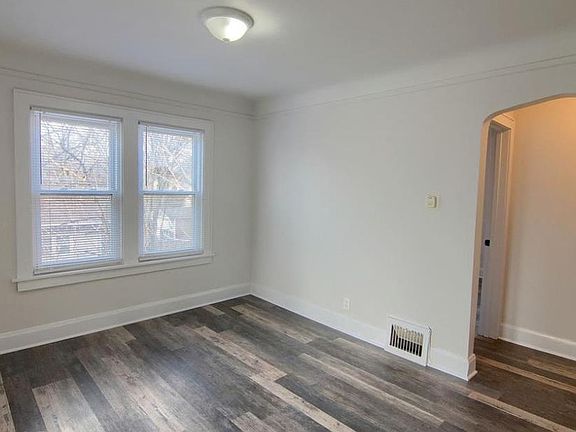 4th image of 372 W Bennett Ave #372