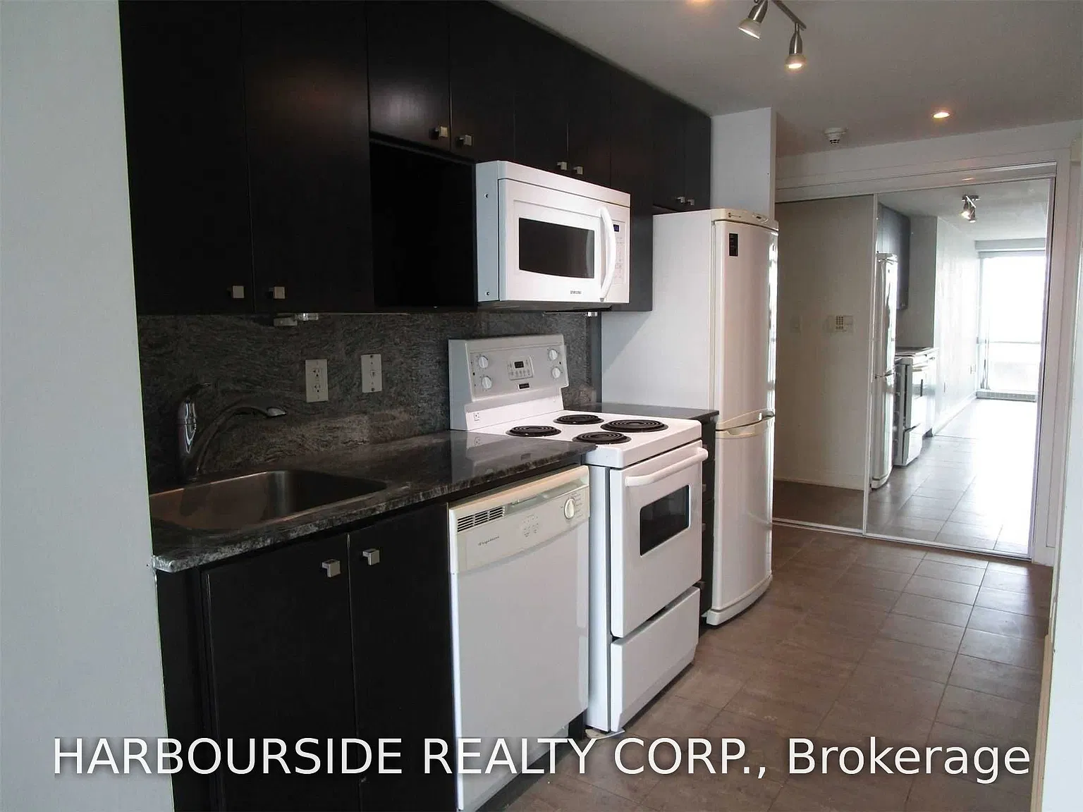 11 Brunel Ct — Photo 2