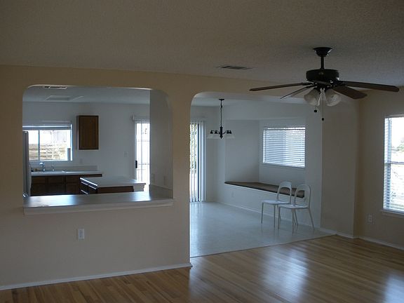 3rd image of 2623 Glen Field Dr