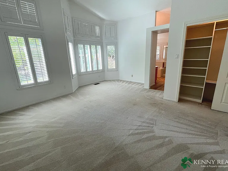 144 Glasgow Ln — Photo 13