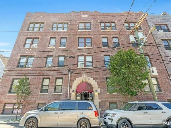 523-25 34th St #D4, Union City, NJ 07087