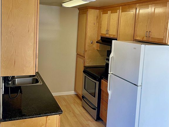 2nd image of 183 S Bayview Ave #3