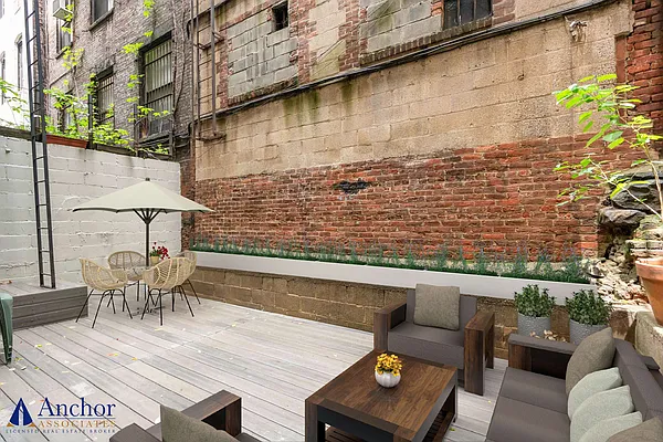 Rented by Anchor Associates | media 17