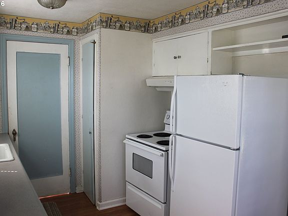 2nd image of 2401 E 13th St