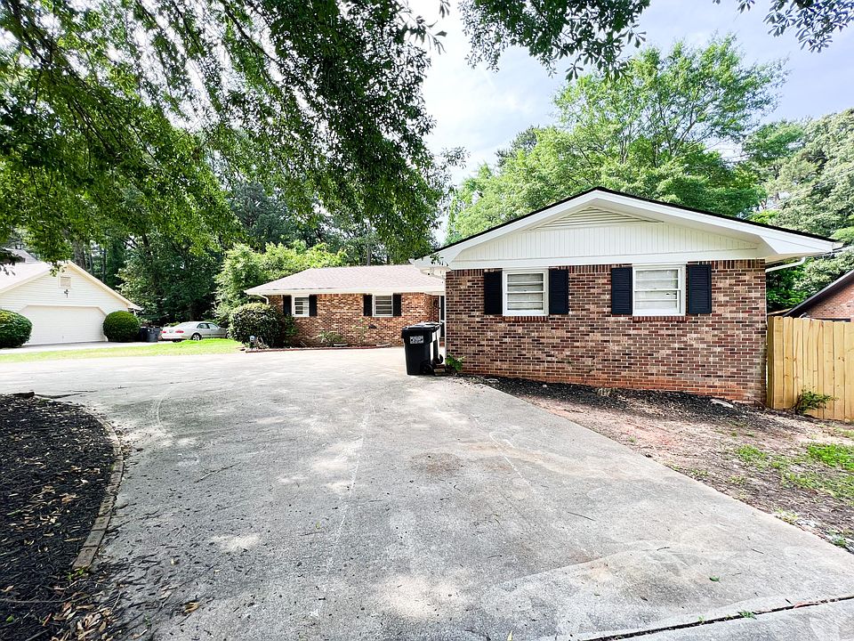 1st image of 2488 Country Club Dr