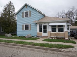 419 N Monroe St, Lowell, MI 49331