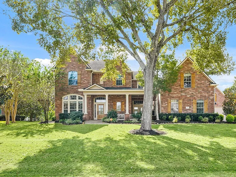 4703 Oxbow Cir W — Photo 1