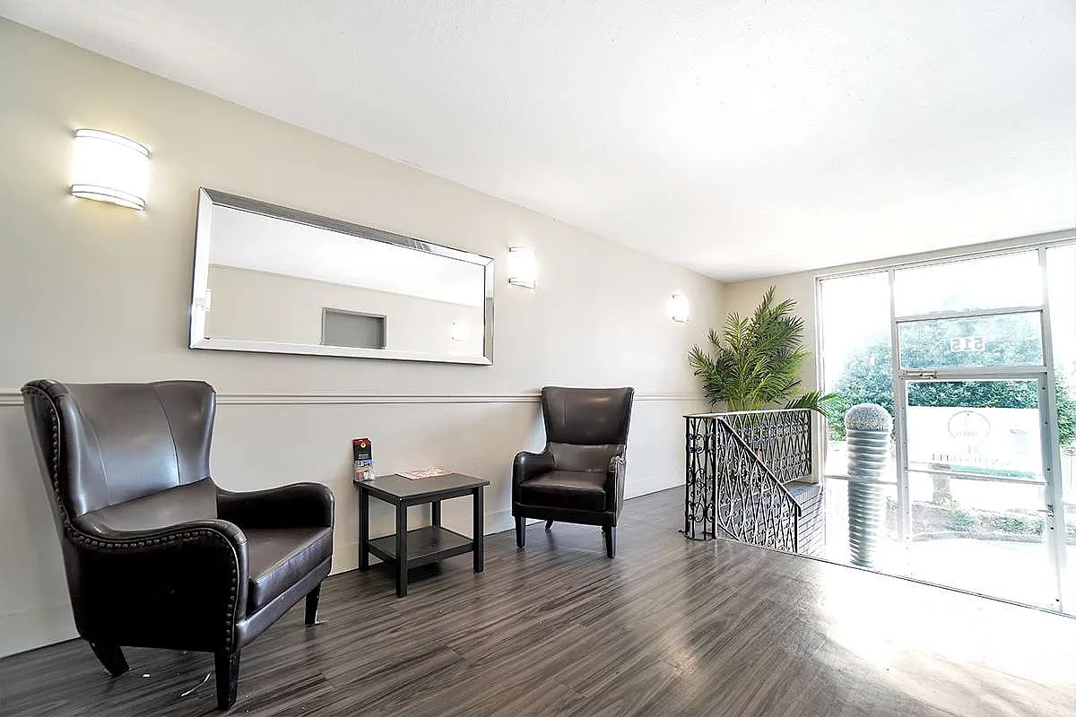 Daylin Manor Apartments — Photo 3