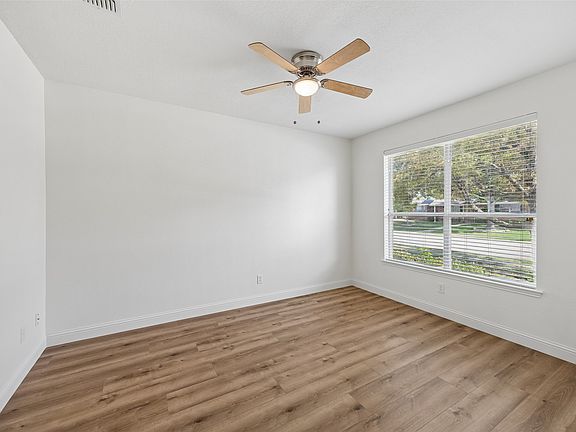 4th image of 3605 Hawthorne Trl