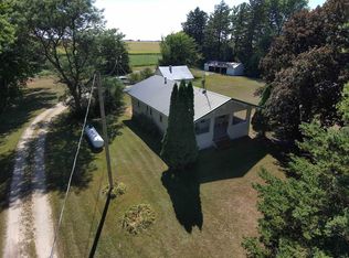 2360 Mitchell Line St, Floyd, IA 50435