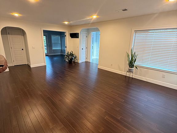 4th image of 2440 Maher Ave