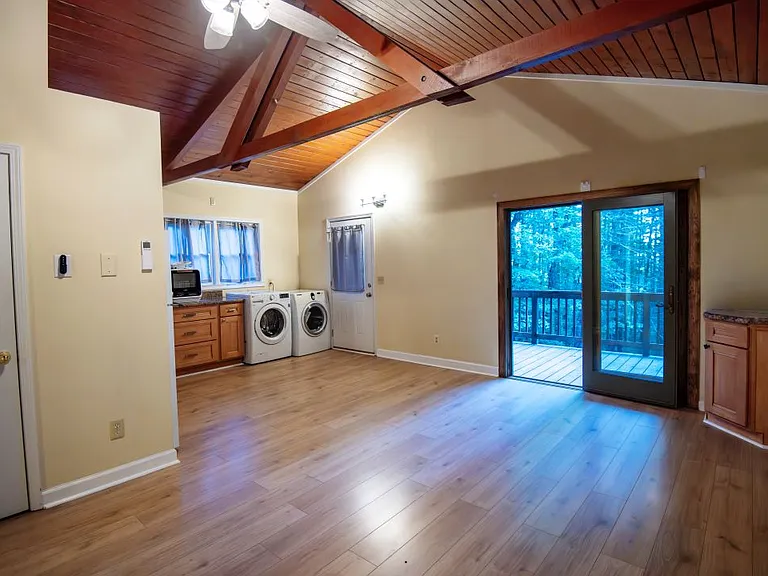 122 Laurel Manor Ln — Photo 2