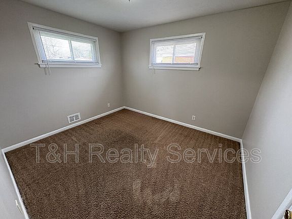 4th image of 3814 N Arlington Ave