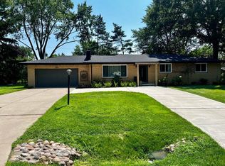 2723 Avonhurst Dr, Troy, MI 48084