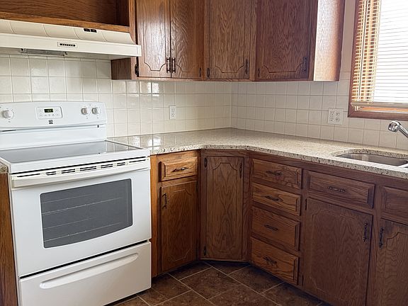 4th image of 605 N Humbolt Ave