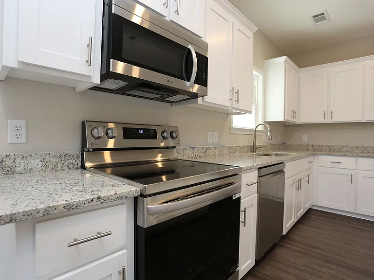 115 Avalon Trce — Photo 4
